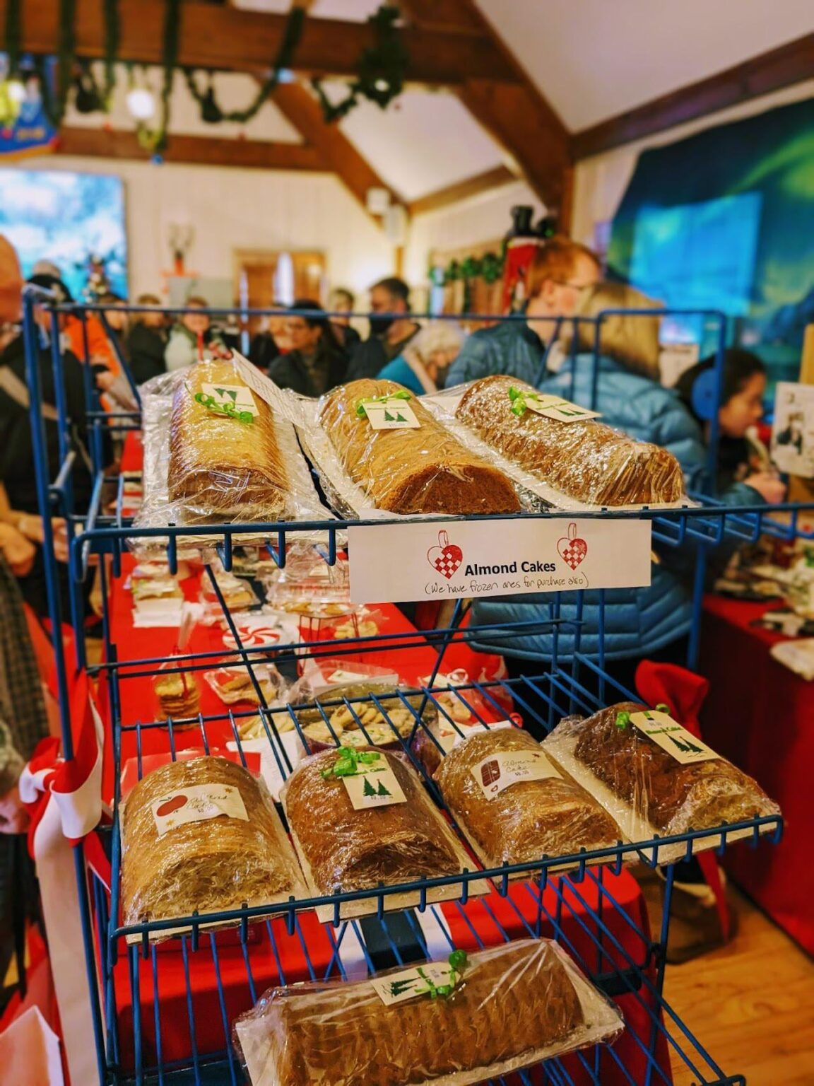 ノルウェーのフェスティバルではどのような軽食を買うべきですか?