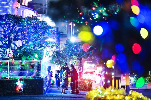 住宅街彩る8万球　浦添・経塚　イルミネーション　沖縄