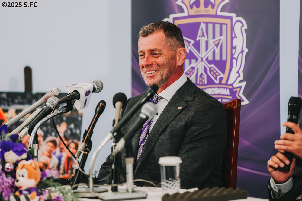 ミヒャエル・スキッベ監督退任会見