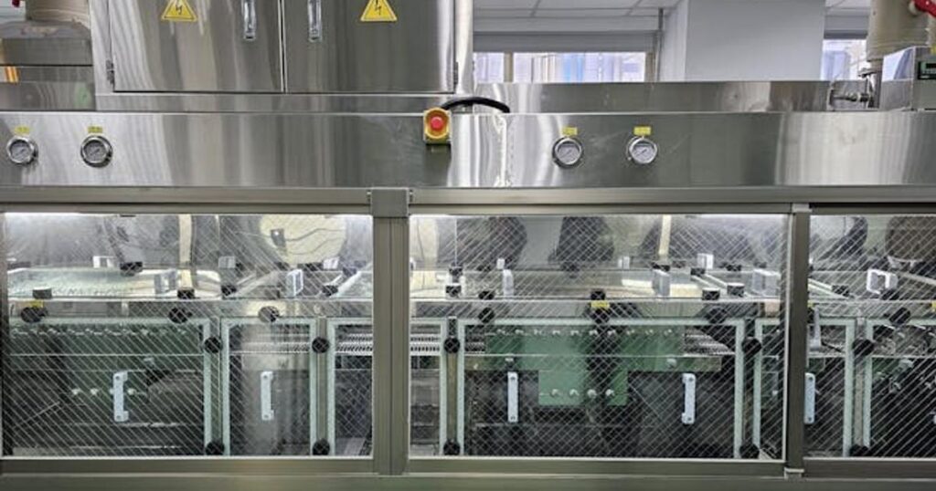 花王、台湾で半導体「洗浄センター」稼働。先端パッケージの開発サイクル高速化へ | Business Insider Japan 花王、台湾で半導体「洗浄センター」稼働。先端パッケージの開発サイクル高速化へ | Business Insider Japan