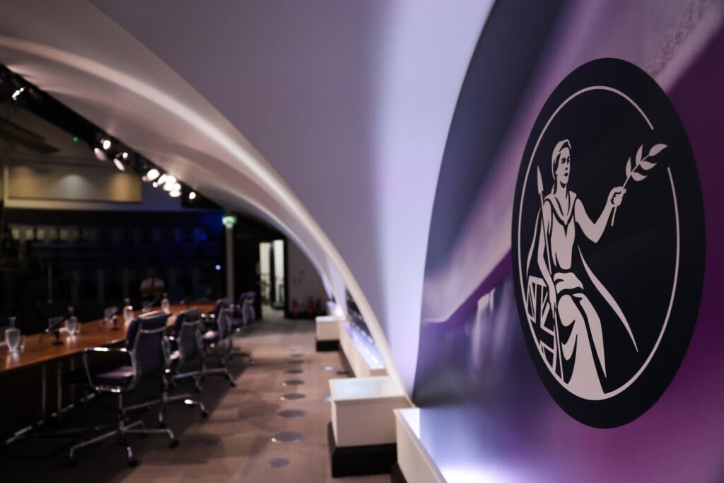 英中銀、ヘッジファンドのベーシス取引は英国債市場のリスク高める - Bloomberg