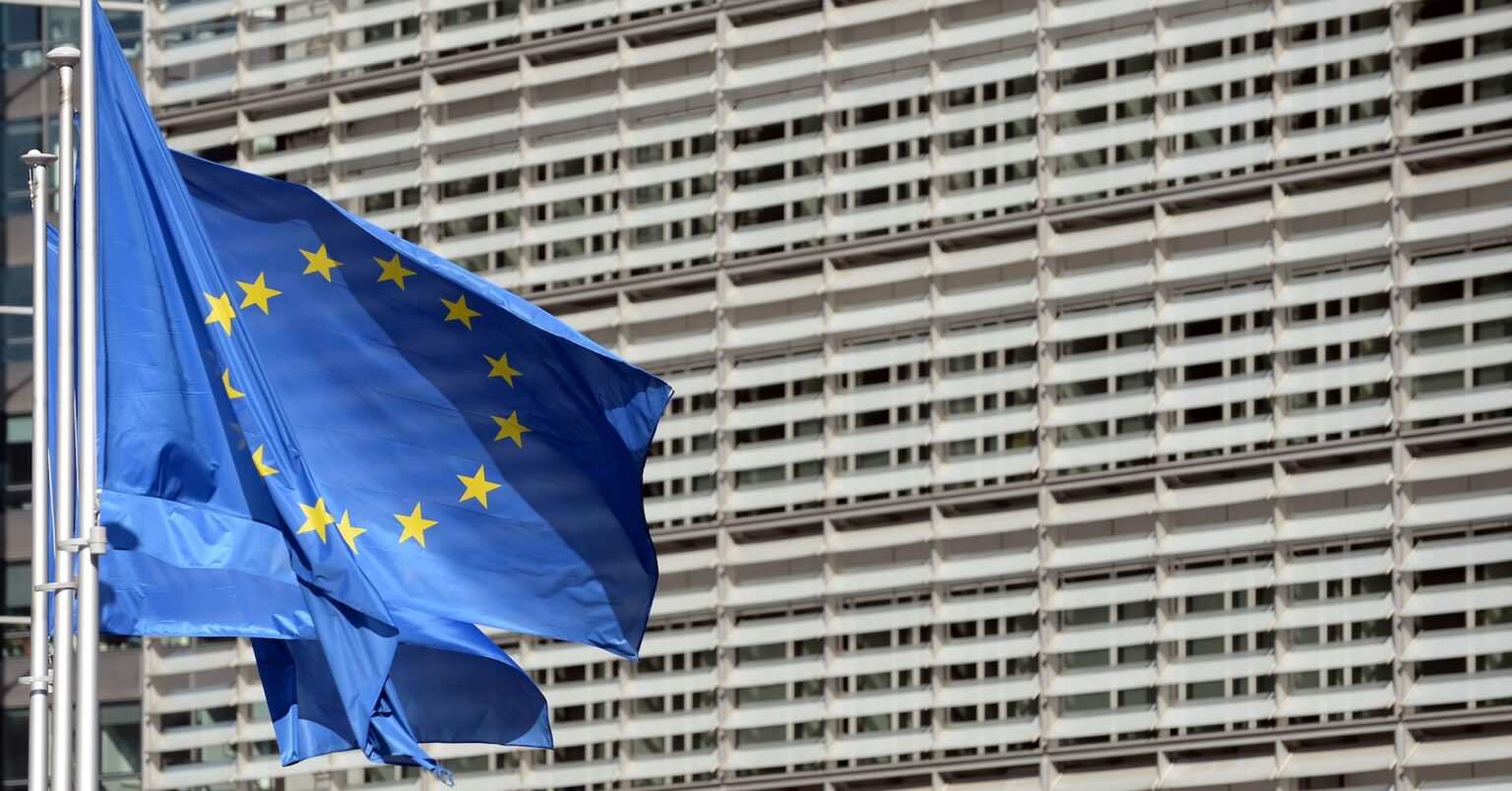 ＥＵ、リサイクル可能な電池・レアアース廃棄物の輸出制限へ　中国依存低減 | ロイター