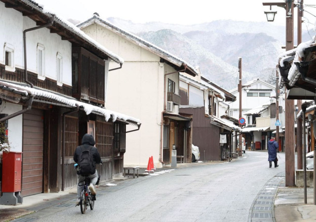岡山県内今季一番の寒さ 岡山市で初雪も 真庭・勝山は木立や屋根にうっすら(山陽新聞)|dメニューニュース(NTTドコモ) 岡山県内今季一番の寒さ 岡山市で初雪も 真庭・勝山は木立や屋根にうっすら