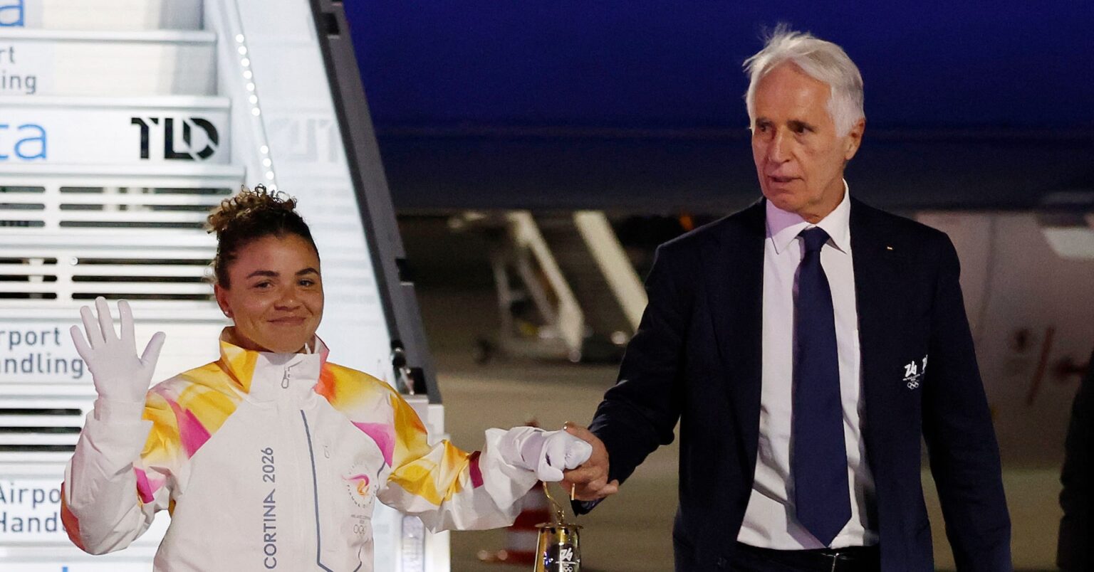 五輪＝ミラノ大会の聖火がイタリア到着、6日からリレー開始 | ロイター