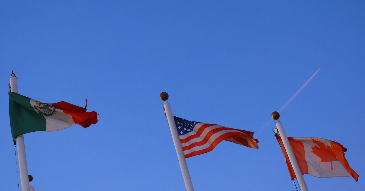 トランプ氏、加・メキシコ首脳と貿易巡り会談へ　Ｗ杯抽選会後に | ロイター