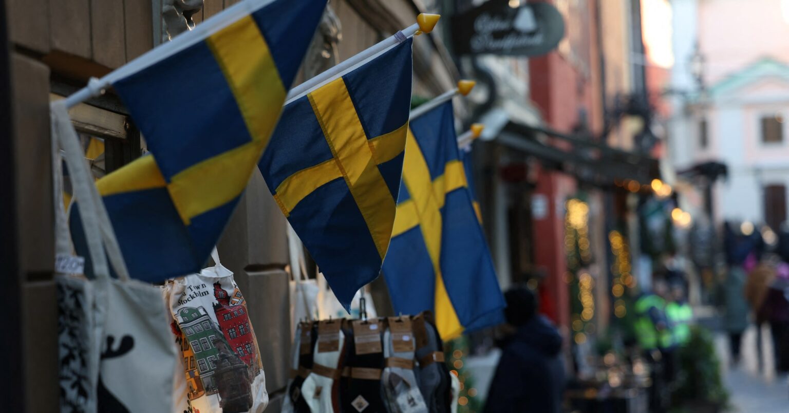 スウェーデン、途上5カ国援助廃止へ　年約10億ドルのウ支援に充当 | ロイター