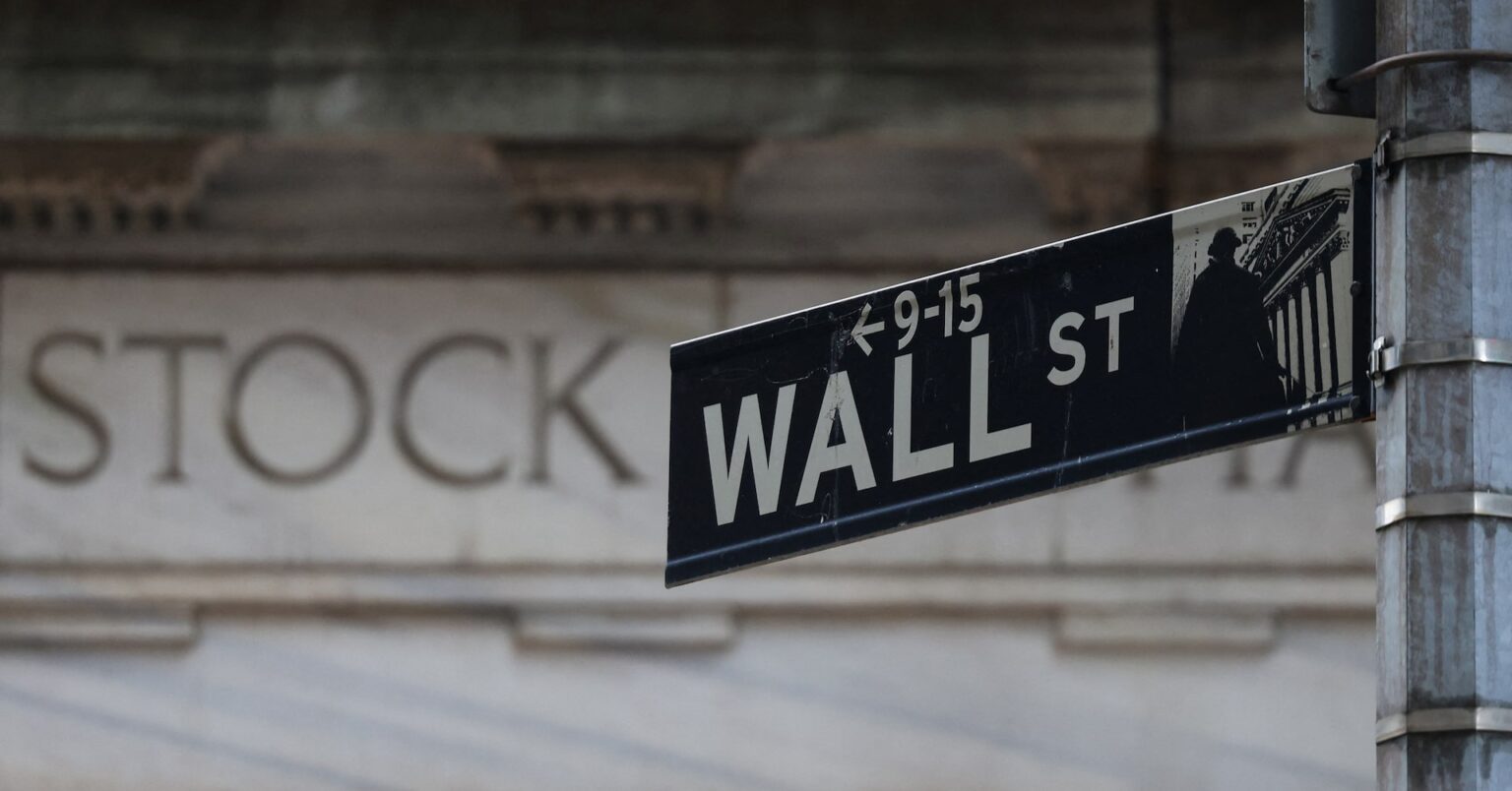 米国株式市場＝小幅高、利下げ期待で　ネトフリの買収合意でＷＢＤ急伸 | ロイター