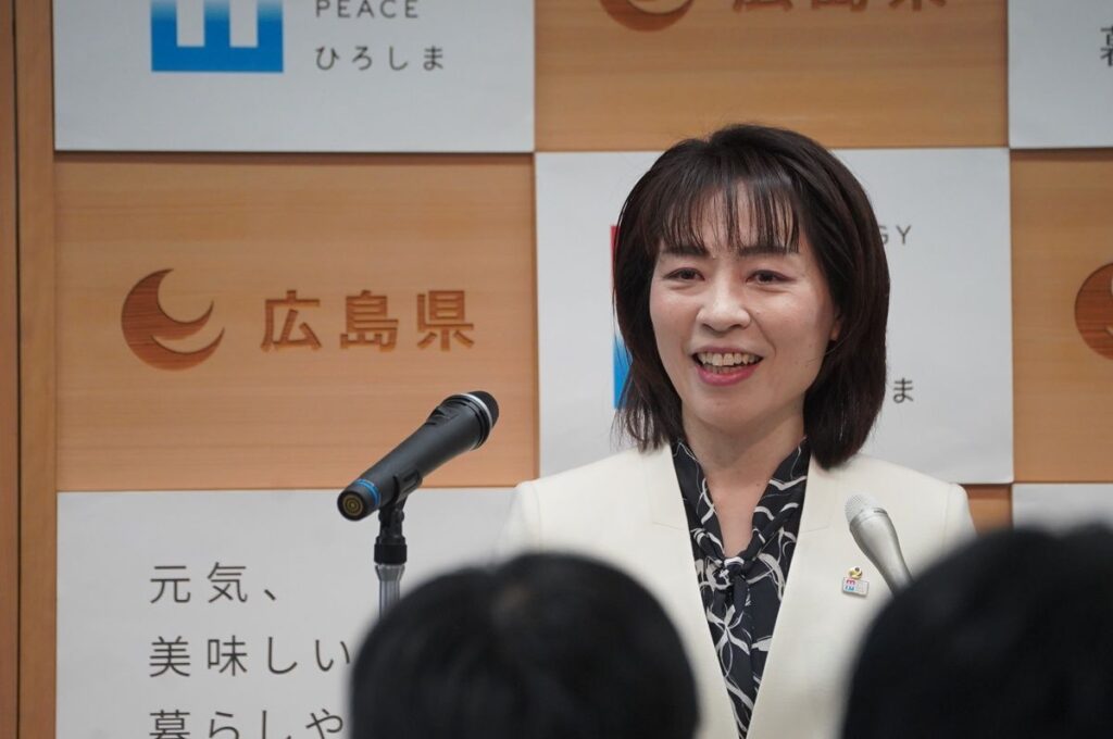 「広島県初の女性知事」に願う、男女格差を指摘せず男性年長者に逆らわぬ女性しか認められない社会にだけはどうか… 【どーしょーるん】「男は仕事、女は仕事と家事」の考え根強い広島、若い女性はどんどん他地域へ、この状況を女性知事は変えてくれるのか(1/5) | JBpress (ジェイビープレス)