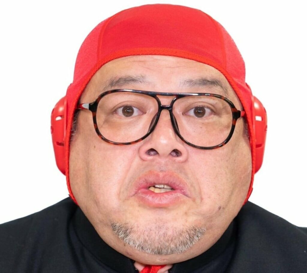 くっきー！英国旧車のカスタム愛車を紹介 スーツ姿でツーリング「お上品」「めちゃカッコええやん」と話題に 乗用車＆バイク業界の動向も解説 | LIMO