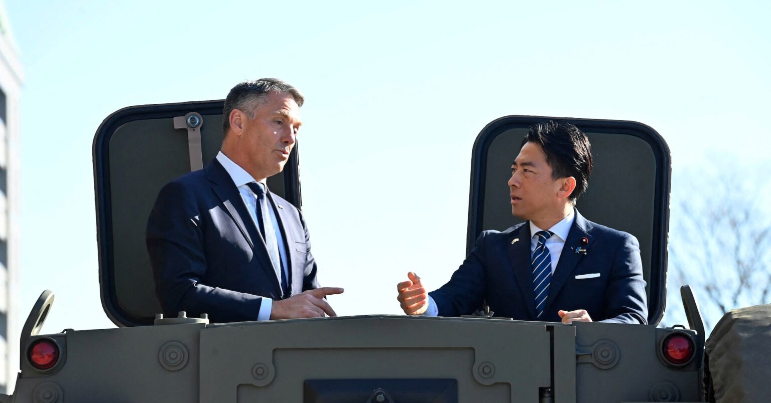 小泉防衛相、中国軍のレーダー照射を説明　豪国防相「深く憂慮」 | ロイター