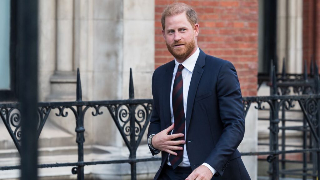 ヘンリー王子、イギリス滞在中の警護体制を見直しへ | Vogue Japan