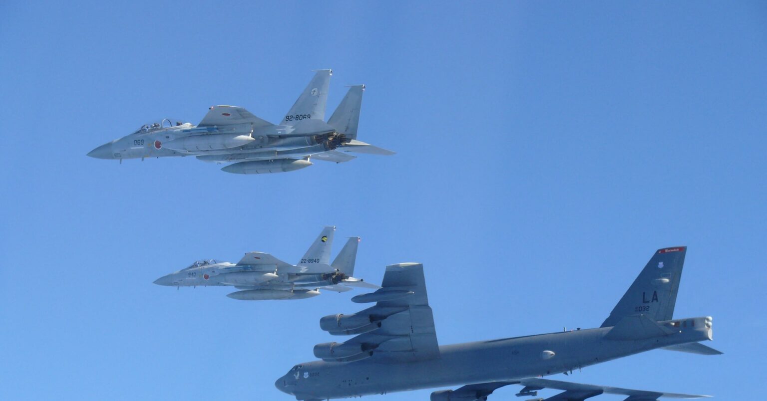 自衛隊制服組トップ、レーダー照射で中国に反論 「対領空侵犯措置は当然」 | ロイター 日米が共同飛行訓練、10日に日本海で 米軍のB52爆撃機参加 | ロイター