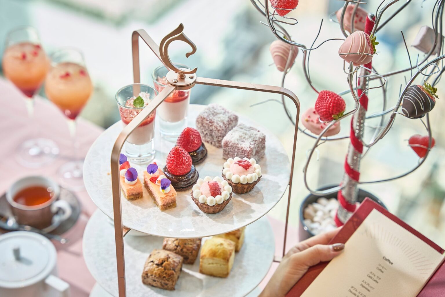 苺を堪能できる大人気のアフタヌーンティーが今年も登場！「ストロベリー＆チョコレート アフタヌーンティー」12月26日(金)より提供開始。 | Centara Osaka Japan株式会社のプレスリリース