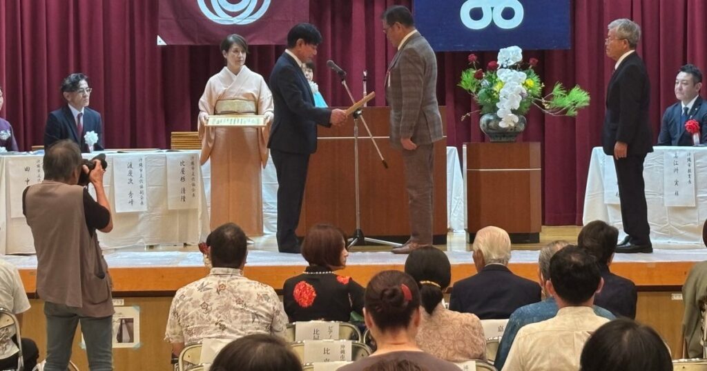 沖縄市文化協、創立70周年 にぎやかに式典 29人3団体表彰 沖縄市文化協、創立70周年 にぎやかに式典 29人3団体表彰