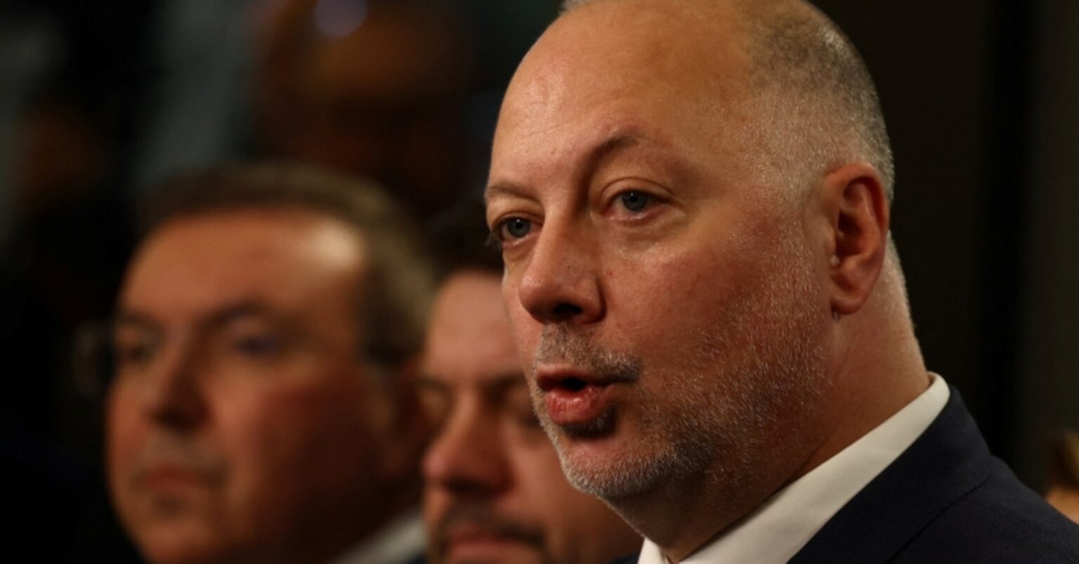 ブルガリア内閣が総辞職、汚職まん延への抗議デモ続き | ロイター