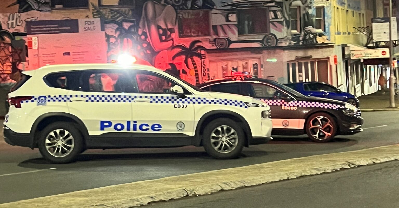 豪ボンダイビーチで銃撃、12人死亡　ユダヤ教の祭りの最中 | ロイター