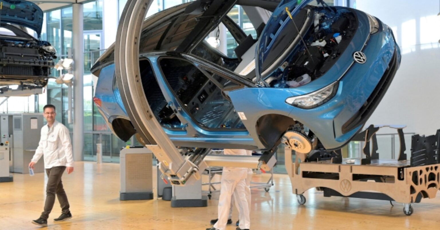 スペイン、内燃エンジン車販売禁止計画の堅持要請　欧州委に書簡 | ロイター