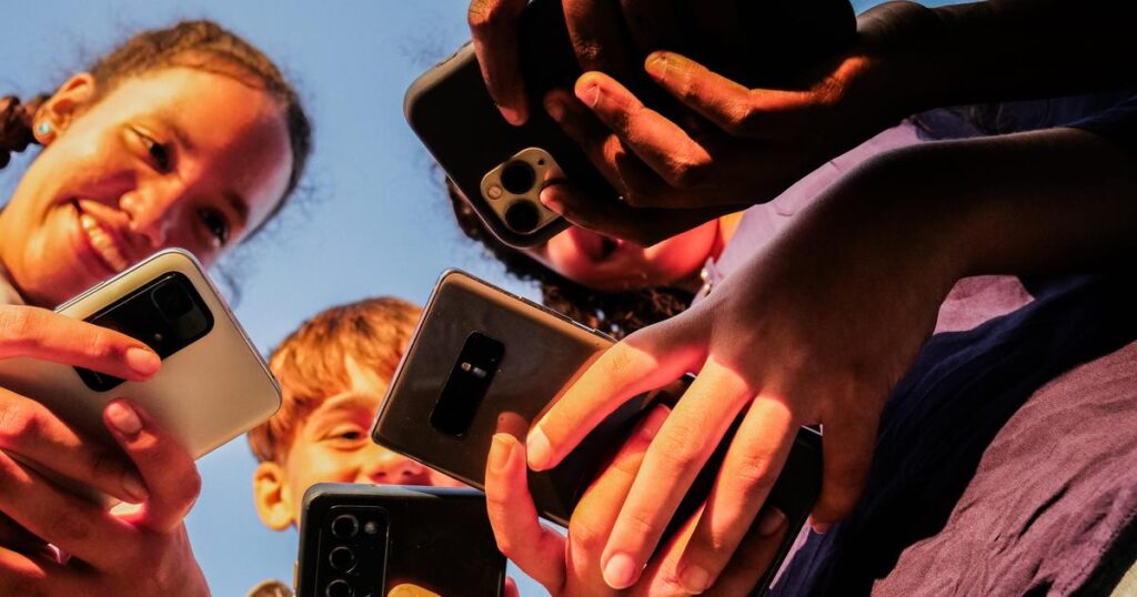 オーストラリア、16歳未満のSNSアカウント作成禁止…米でも同様の法案が審議中「我々は十分な対応を取ってこなかった」 | Business Insider Japan