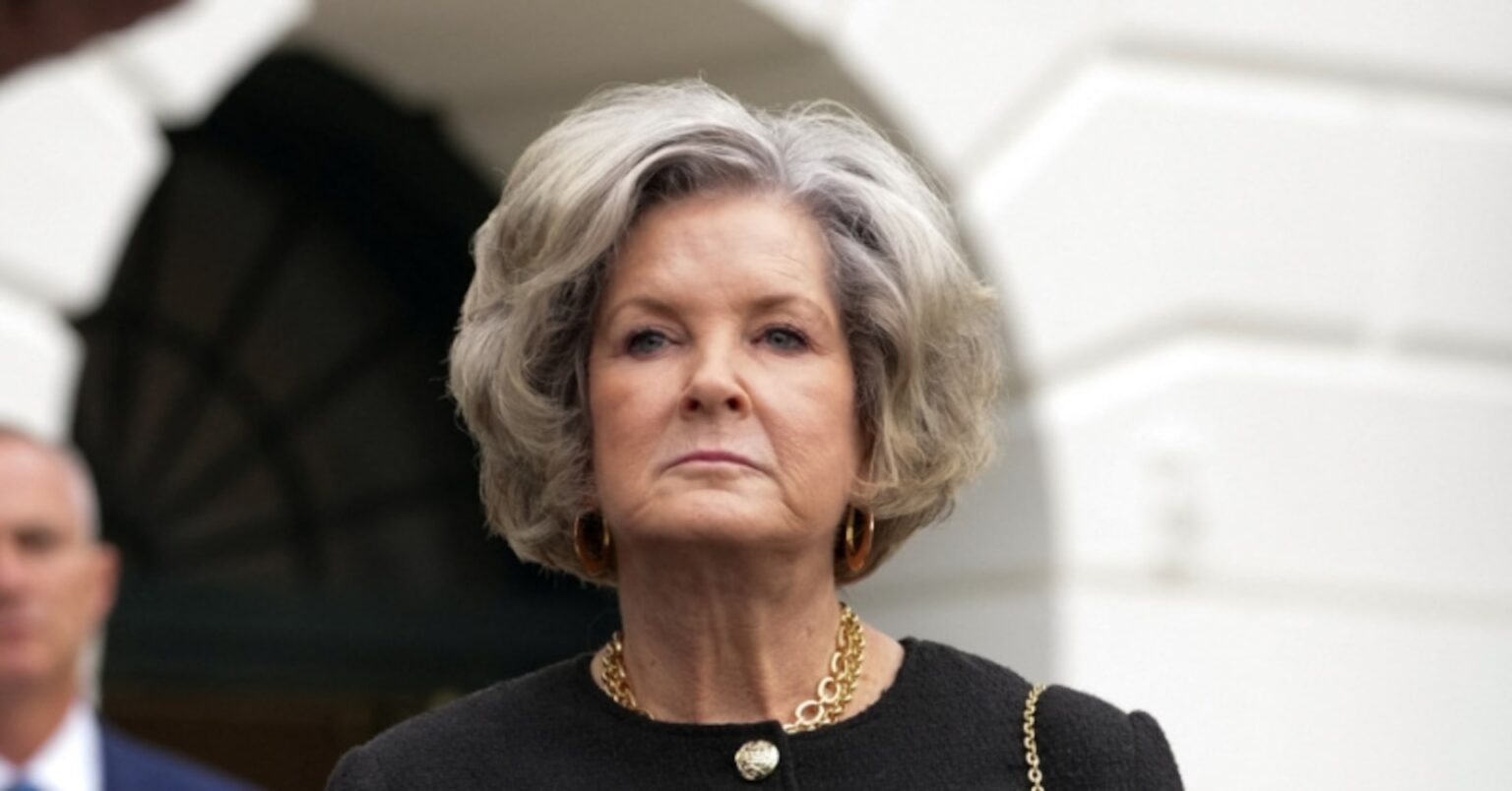 トランプ氏は「酒依存症のような性格」、米誌インタビューで側近 | ロイター