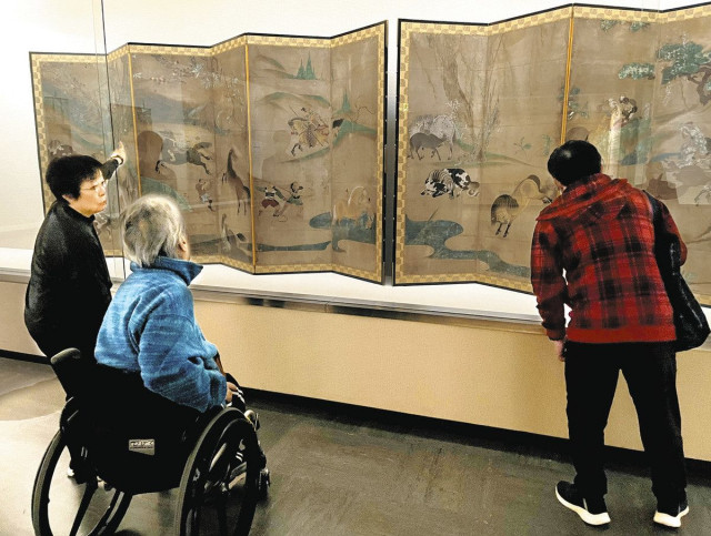語り合い 名品親しむ　県美特別展 障害者向け鑑賞会