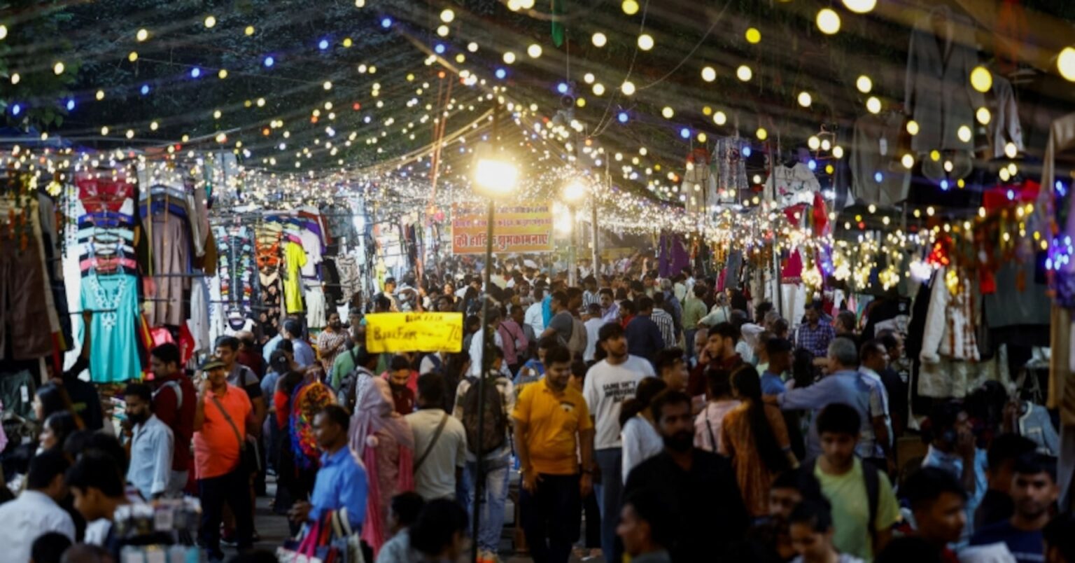インド経済、11月も高成長維持　都市部消費などが支え＝中銀月報 | ロイター