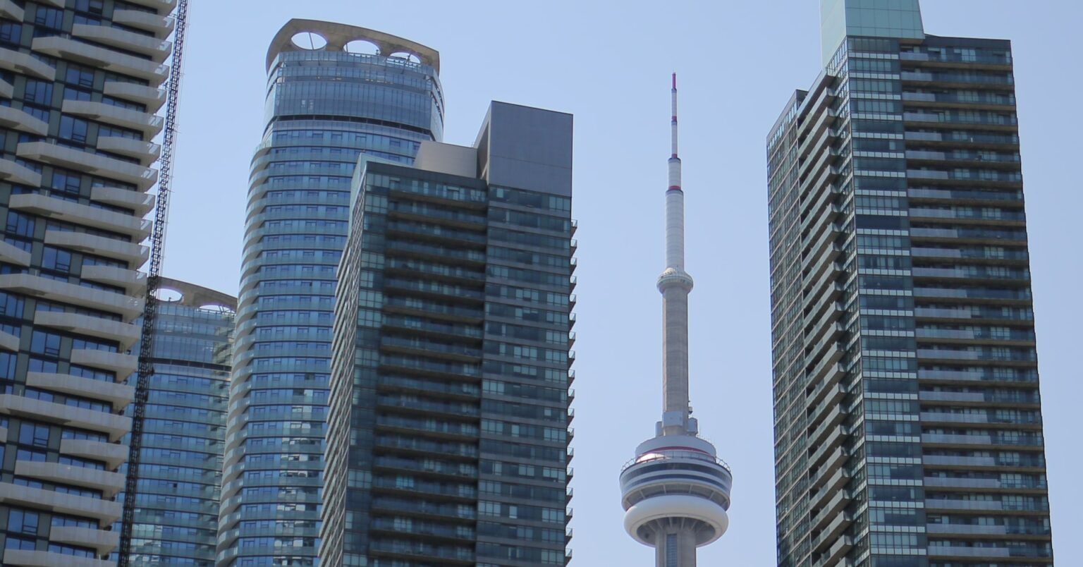カナダGDP、10月は前月比-0.3% 米関税影響で3年ぶり大幅減 | ロイター カナダGDP、10月は前月比-0.3% 米関税影響で3年ぶり大幅減 | ロイター