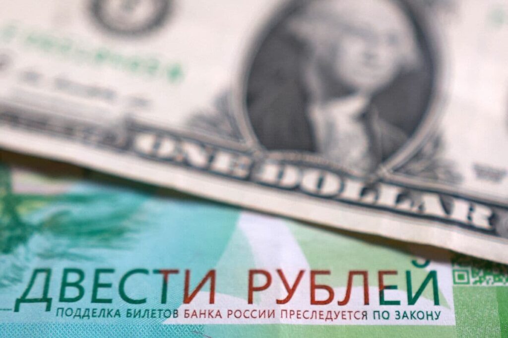 なぜロシア・ルーブルは対ドルで高止まりしているのか？戦費を確保するために外貨預金を取り崩すロシア政府 【函館発・安木レポート】ルーブル高止まりのメカニズムと金利・外国為替相場は無関係という仮説を信じるプーチン大統領(1/4) | JBpress (ジェイビープレス)