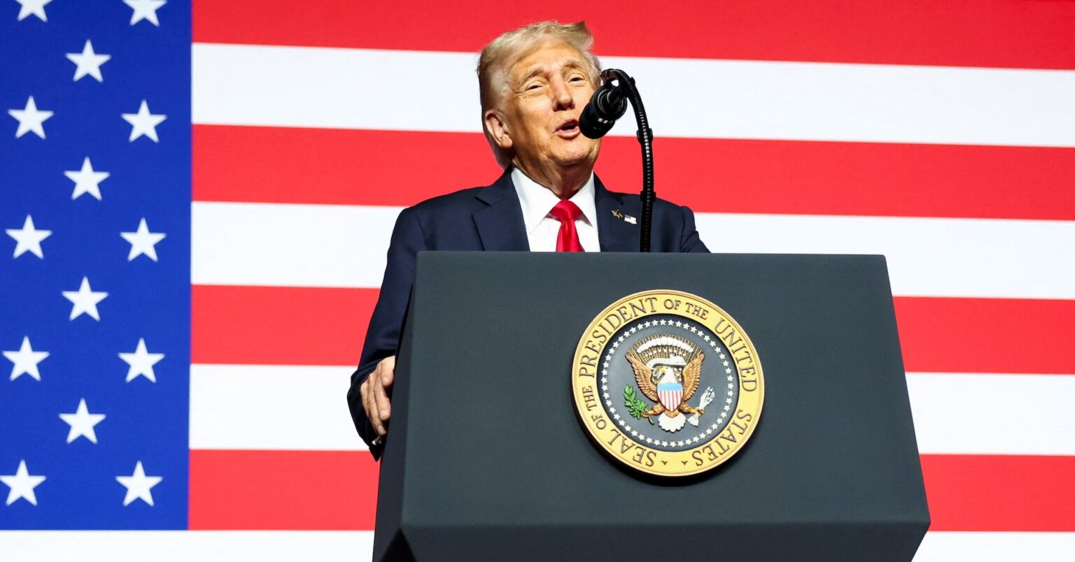 ゼレンスキー氏は「私が承認するまで何もできない」=トランプ氏 | ロイター ゼレンスキー氏は「私が承認するまで何もできない」=トランプ氏 | ロイター