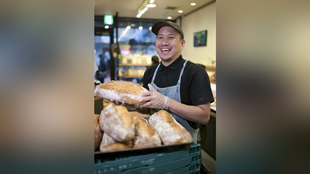 マルタ の フティーラ は 天神橋筋商店街 、 セルビア の ビー玉 は… アフター万博 「推し活」続く : 読売新聞