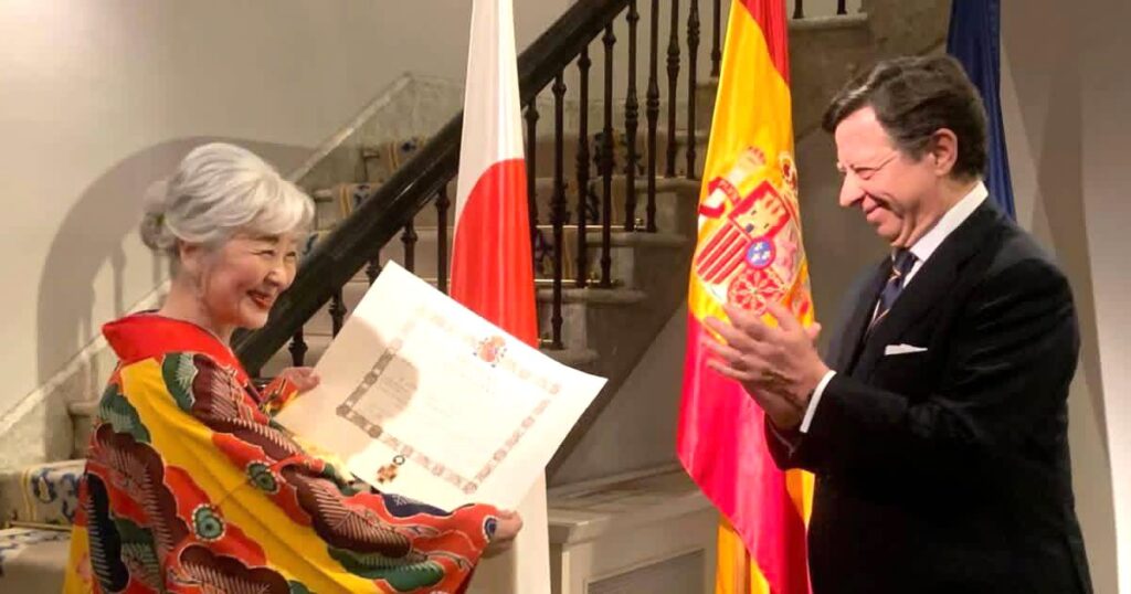 琉大名誉教授　上原さんに勲章　相互理解促進評価　スペイン国王