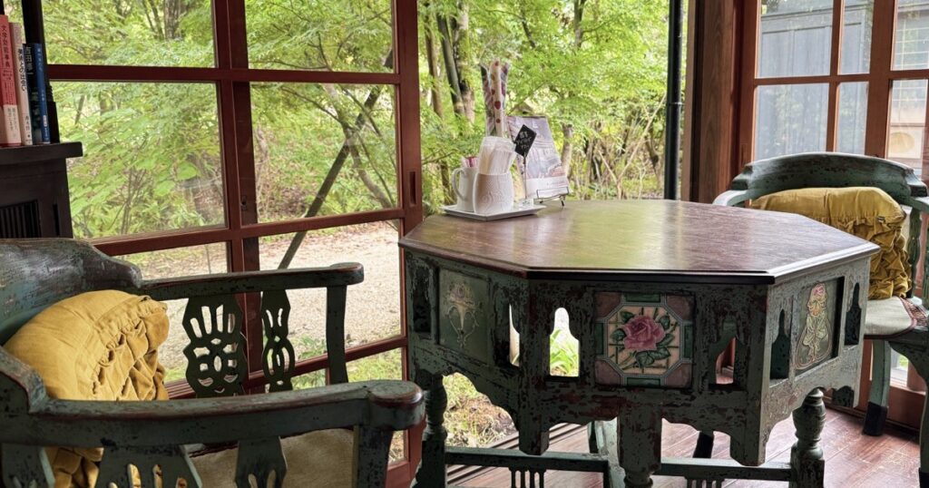 【大分県の穴場】太宰治が暮らした部屋で本が読めるカフェ「ゆふいん 文学の森 」は読書好きにはたまらない場所です | Pouch［ポーチ］