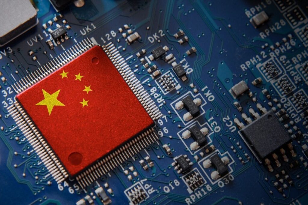 速度はエヌビディア製の100倍以上、中国の大学チームが光演算チップ開発、根底から揺らぐトランプ半導体政策の前提(1/5) | JBpress (ジェイビープレス)