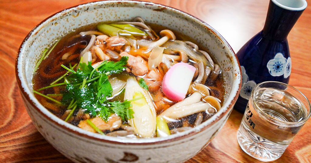 山形『なかの』昭和45年創業 絶品鶏そばと芋煮で地酒が進む！名物女将の蕎麦居酒屋