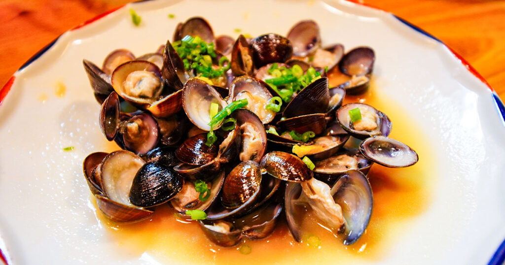 水戸『近海料理 直』しじみ炒めと常磐の魚介。泉町仲通り、正統派の実力店