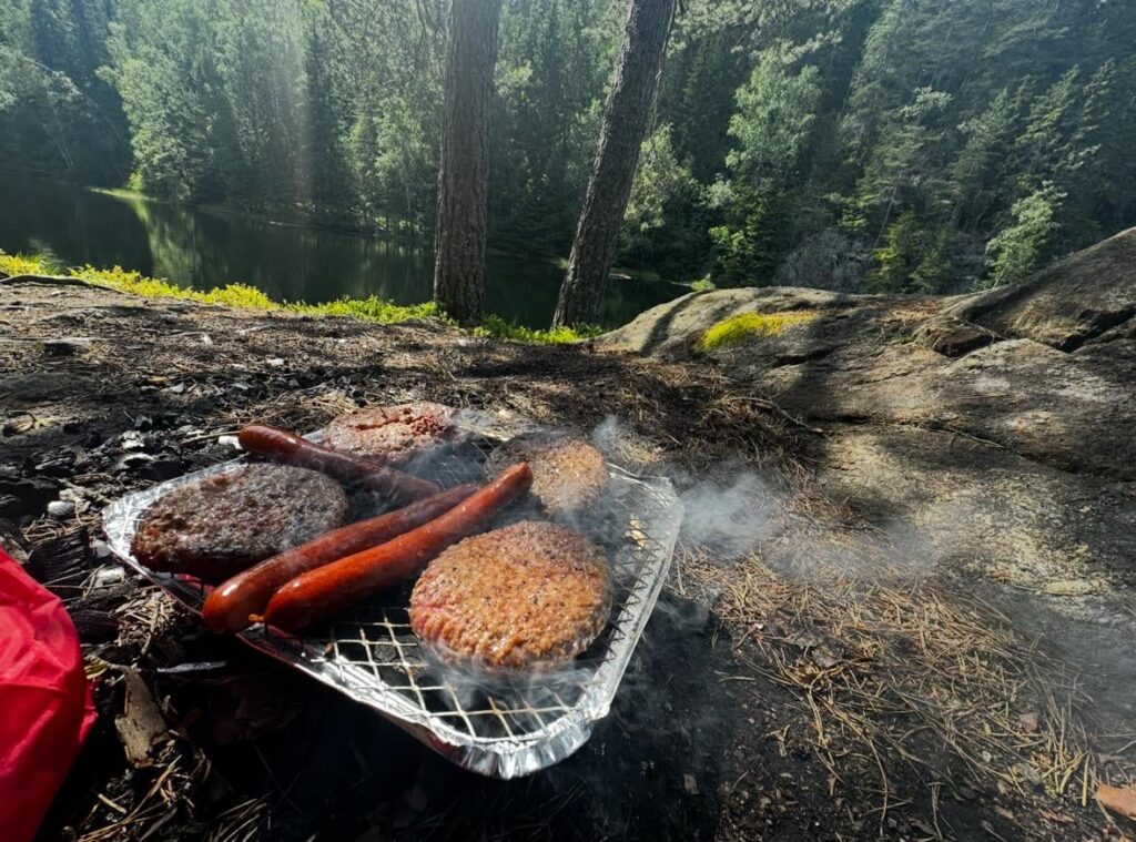 使い捨てバーベキューキットはどこで入手できますか?