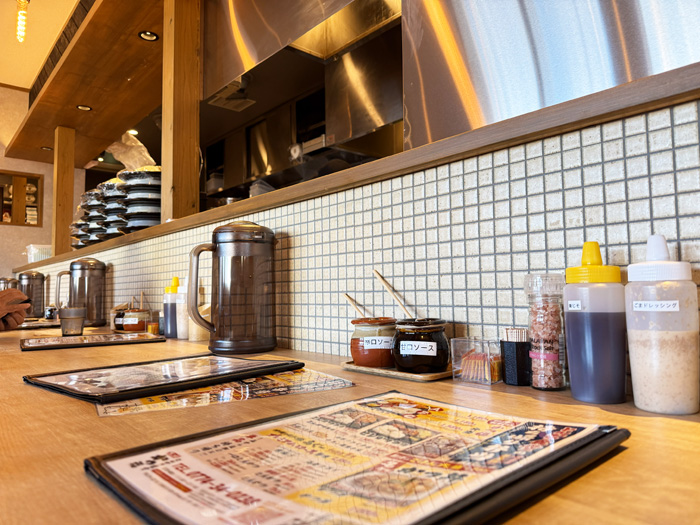 「とんかつ食堂 かつ福」　店内カウンター画像１