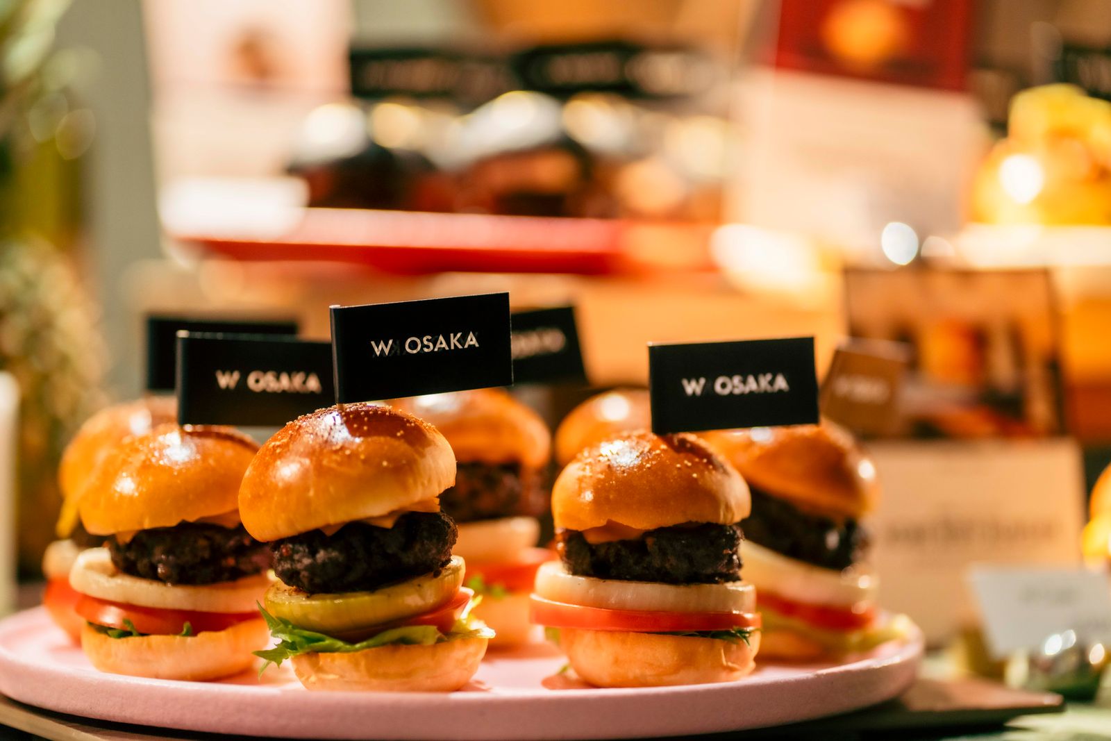 ミニバーガー3種類（シンガポール・バリ・モルディブ）とフレンチフライ付き ￥5000（2025年12月31日まで開催中）