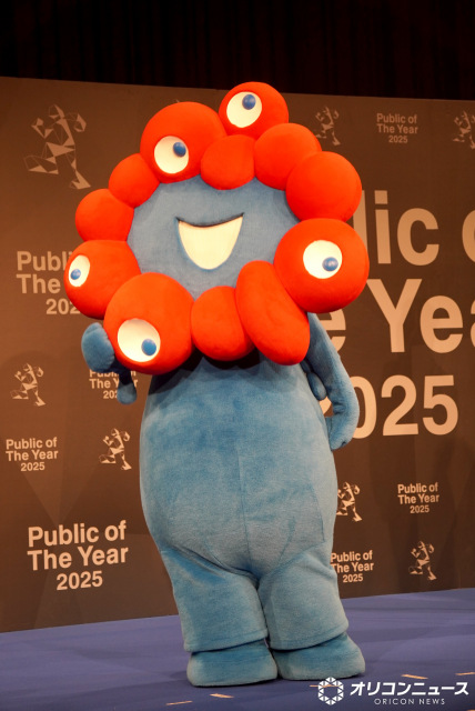 ミャクミャク「またどこかで会おうね」今年最後の授賞式出席　制作者・山下浩平氏は手紙「じわじわ愛されるようになった」 | ORICON NEWS | 国内海外のニュース