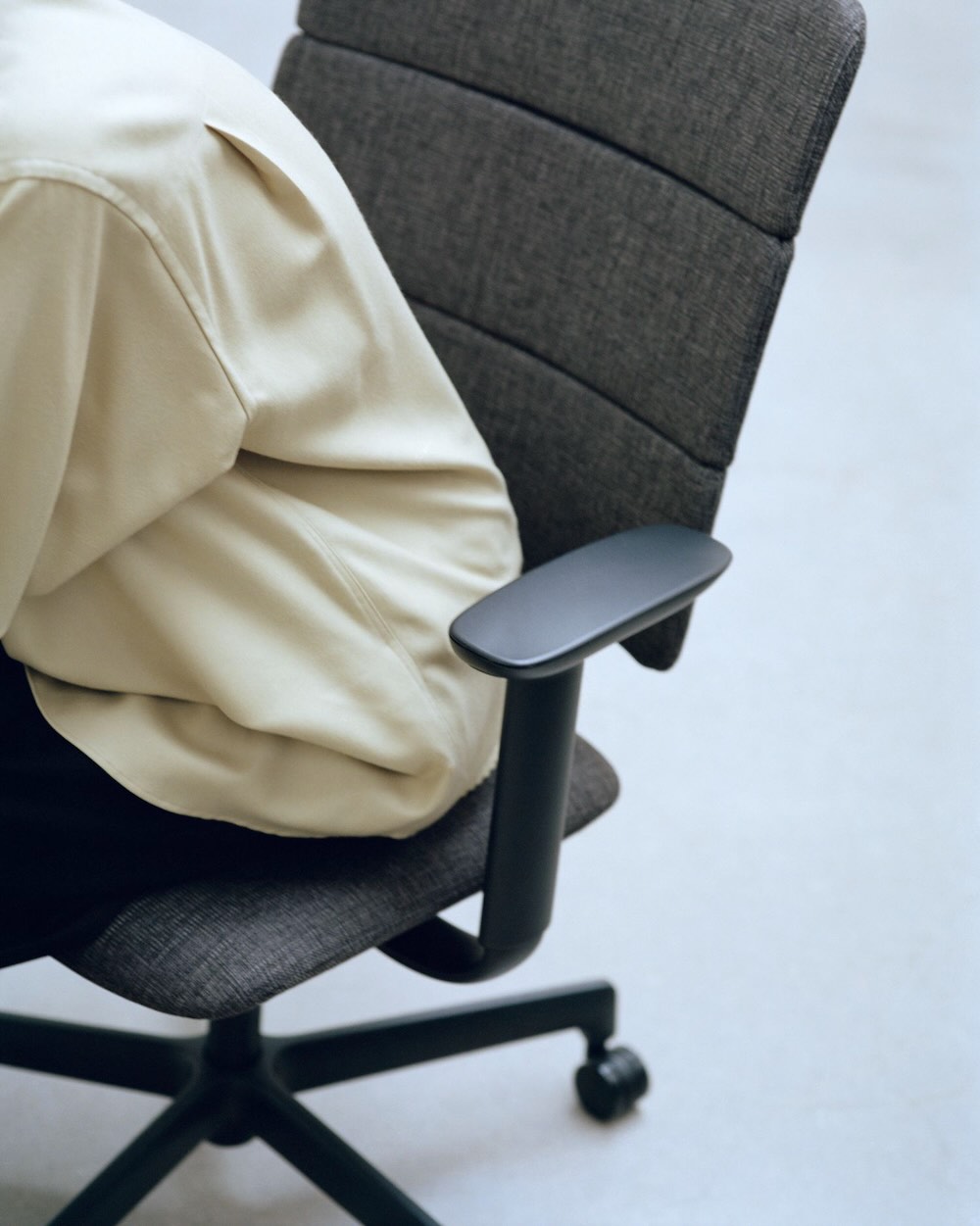 イトーキ×柴田文江 ワークチェア〈SHIGA（シガ）〉