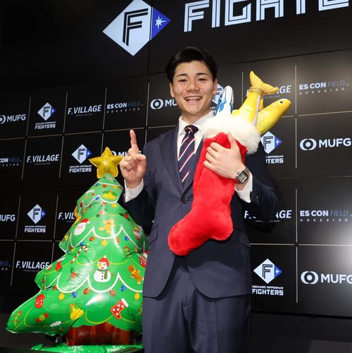 来季年俸1億超えで契約更改し笑顔の清宮幸（撮影・黒川智章）