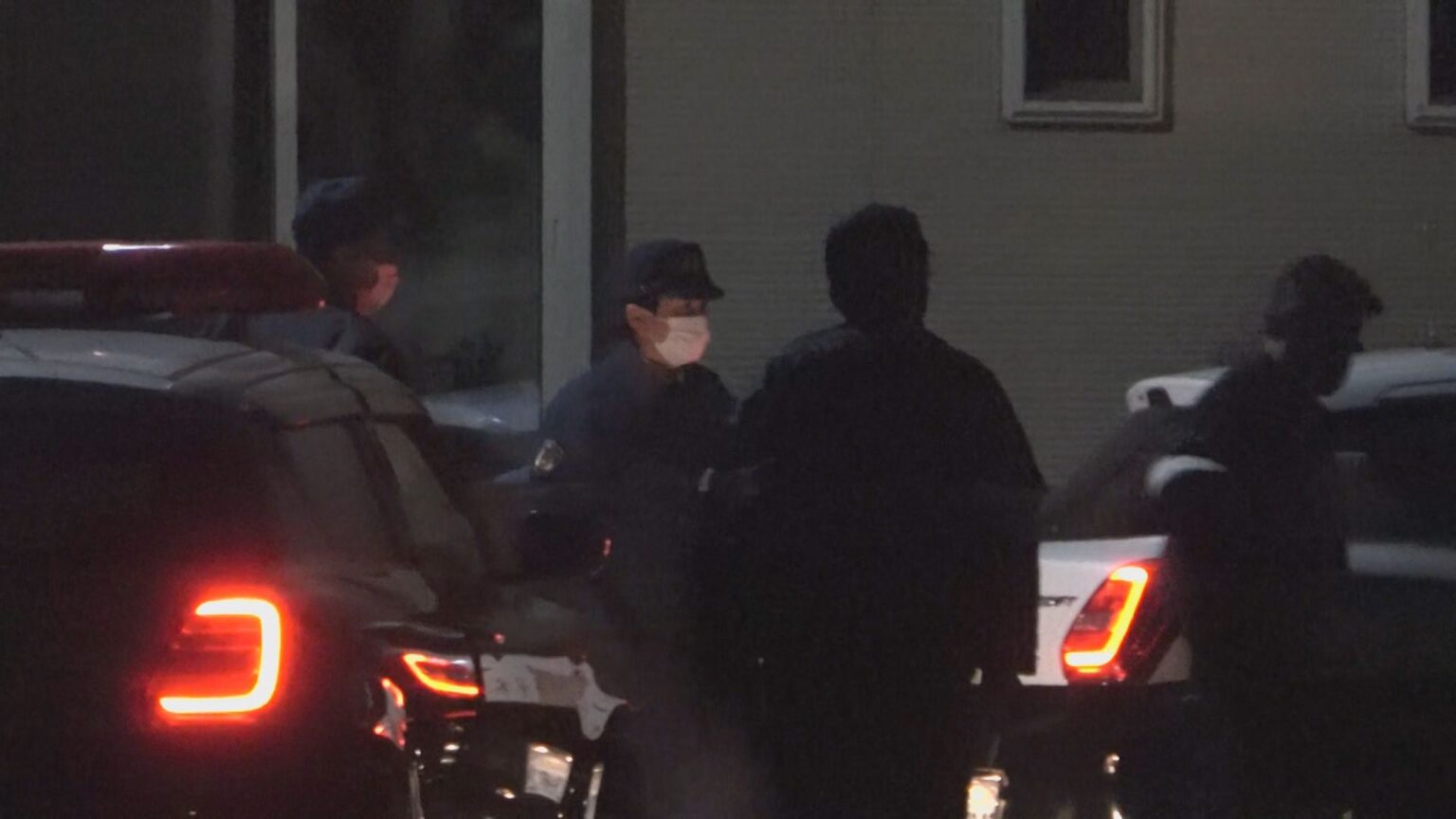 就寝中、突然襲われたか 同居人に包丁で刺され119番通報　殺人未遂容疑で20代男を現行犯逮捕　熊本市東区鹿帰瀬町（RKK熊本放送） - Yahoo!ニュース