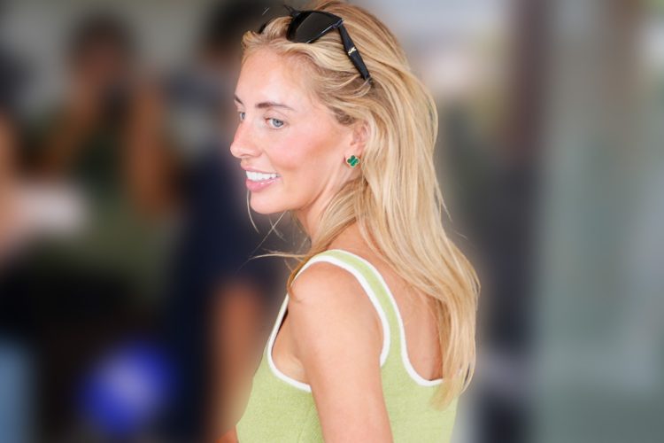 潤滑ジェルや避妊具が押収されて…》バリ島で現地警察に拘束された英・金髪美女インフルエンサー（26） 撮影スタジオでは19歳の若者らも一緒だった（NEWSポストセブン - Yahoo!ニュース