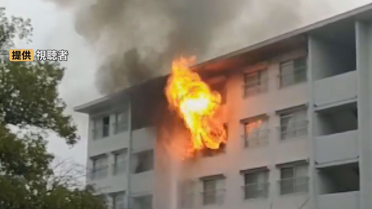 「爆発音がして黒い煙が…」5階建て共同住宅の4階で火事 1人死亡 5階の部屋に住む女性2人が煙吸って搬送 愛知・豊明市（CBCテレビ） - Yahoo!ニュース