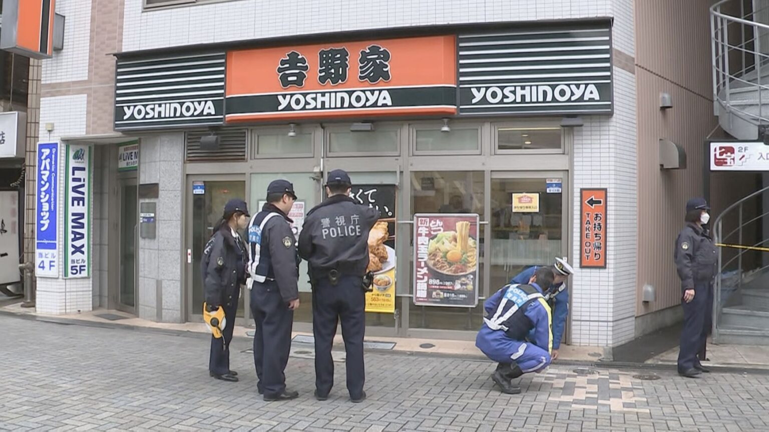 【速報】東京・品川駅近くで刃物男 銃刀法違反でスリランカ国籍の23歳男を逮捕 カッターナイフを首にあてて歩き…通行人にけがなし 警視庁(TBS NEWS DIG Powered by JNN) 【速報】東京・品川駅近くで刃物男 銃刀法違反でスリランカ国籍の23歳男を逮捕 カッターナイフを首にあてて歩き…通行人にけがなし 警視庁(TBS NEWS DIG Powered by JNN)
