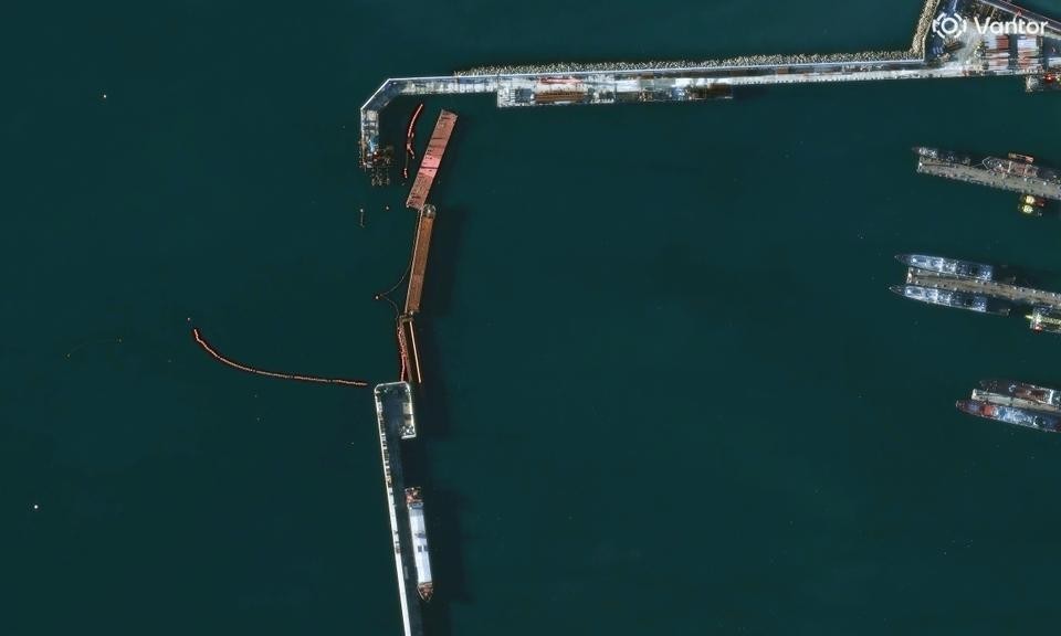 衛星画像で見る、ウクライナの水中ドローン攻撃によるロシア軍港の被害（海外）（BUSINESS INSIDER JAPAN） - Yahoo!ニュース