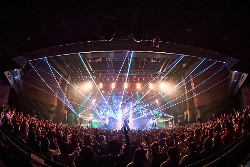 ViViD、【ViViD Xmas TOUR～UTOPIA～】東京公演のライブレポートが到着（Billboard JAPAN） - Yahoo!ニュース