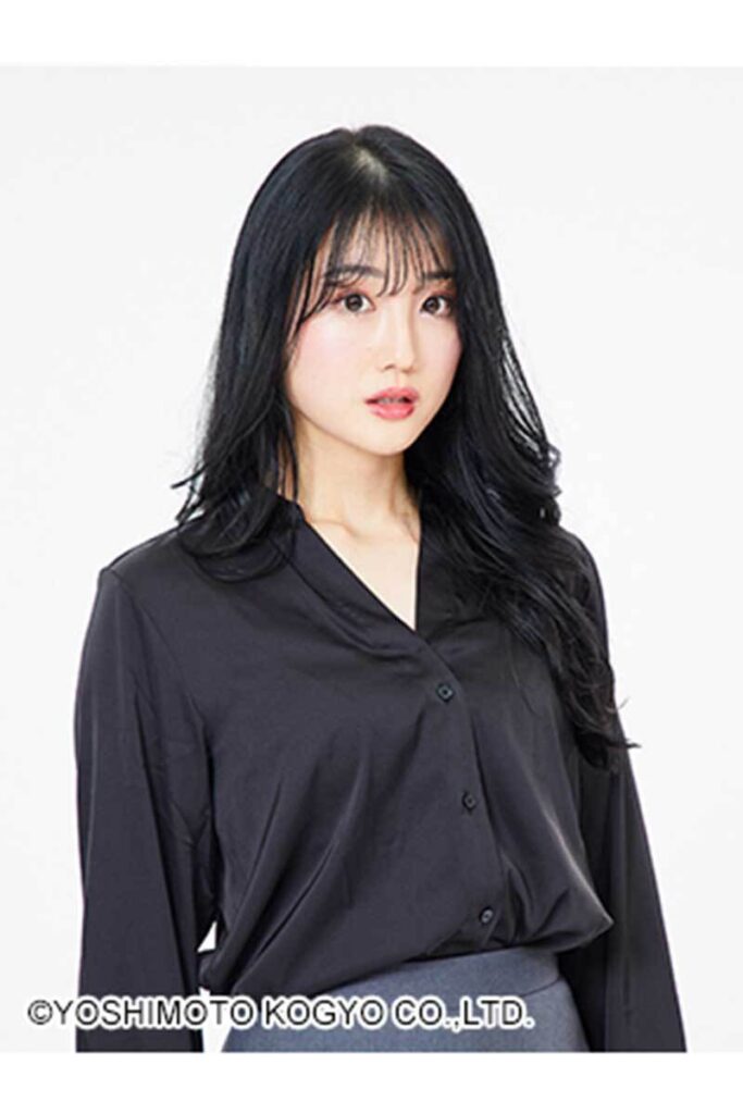 「グラビアも頑張ったよー！」新喜劇女優、写真集にファン衝撃「それは反則」「買うしかないやん」（ENCOUNT） - Yahoo!ニュース