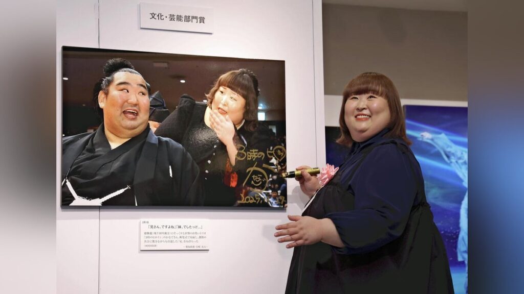 「３時のヒロイン」かなでさん、千田川親方との写真「よく似ていますよね」…報道写真展始まる - 読売新聞オンライン