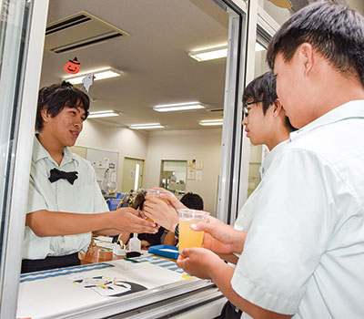 文化祭でレモネードスタンド 〜 小児がん研究を支援 | ニュース和歌山