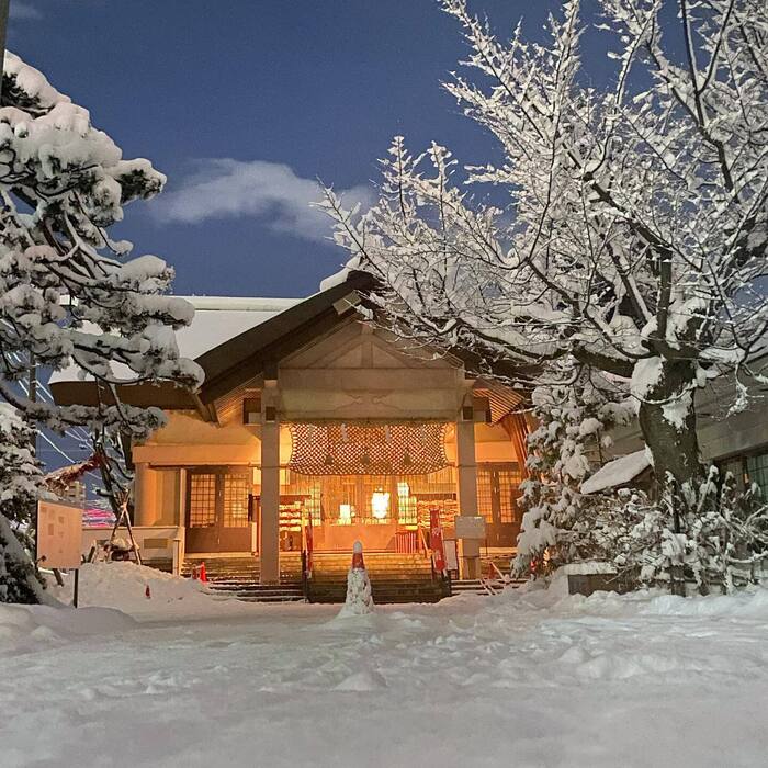 【青森 初詣神社2026】デートや家族でのおでかけにおすすめ！青森県で人気の初詣スポット８選◎ - DRESSY【公式】ウェディングドレス・ファッション・エンタメニュース